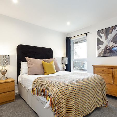 Modern 2 Bed Broompark/Central Apt. With Parking Glasgow Exteriér fotografie