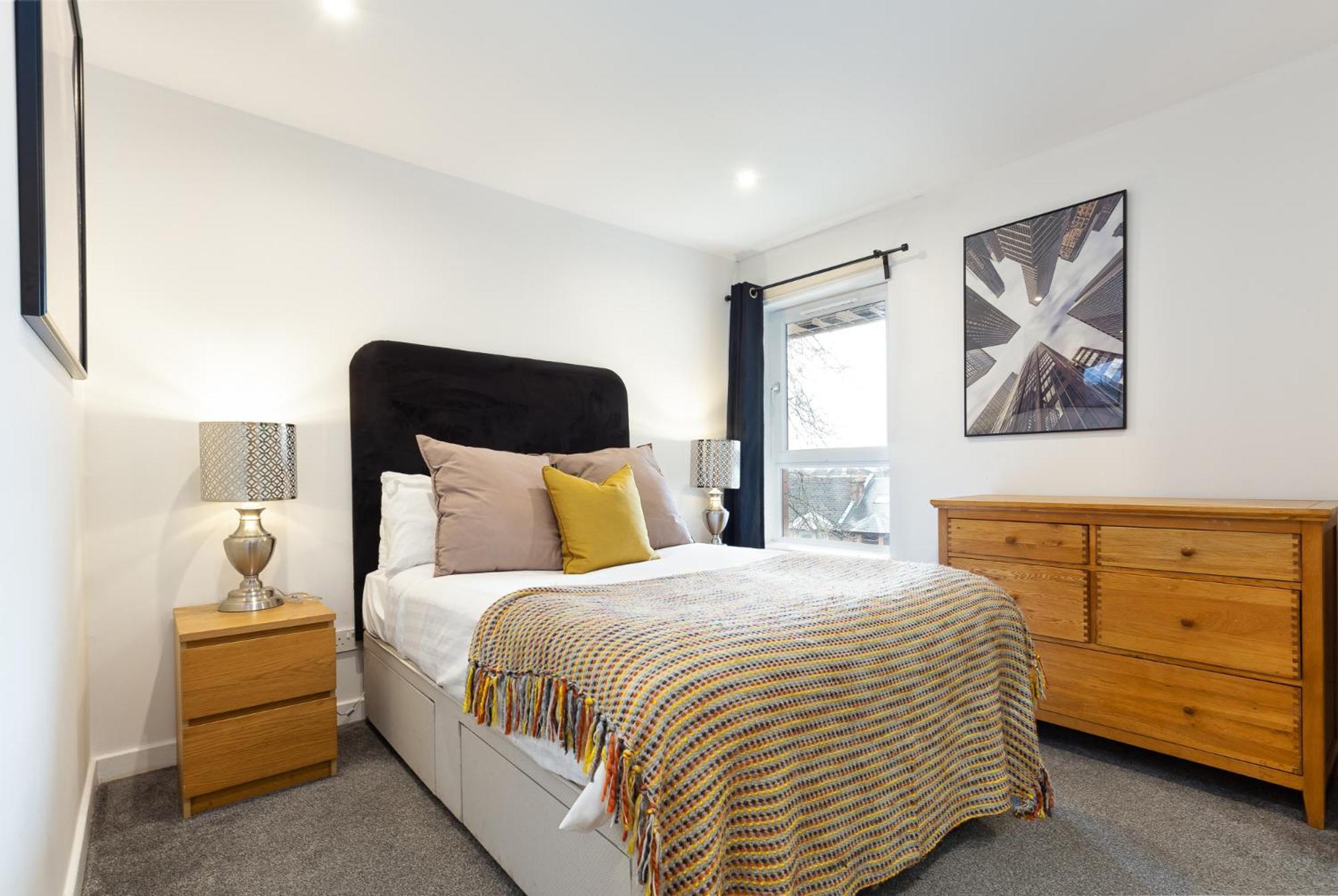 Modern 2 Bed Broompark/Central Apt. With Parking Glasgow Exteriér fotografie